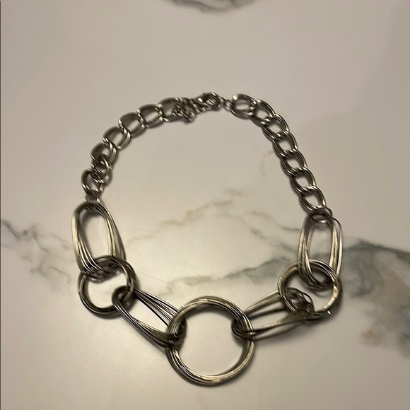 Elegant Silver coloured Chain Link Necklace - Picture 1 of 1